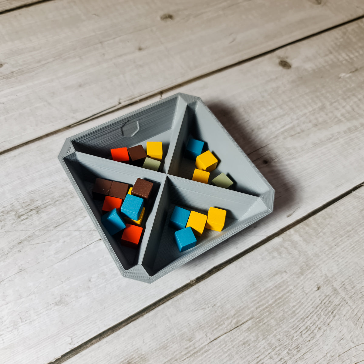 OCTA TRAY - 4 TRIANGULAR PARTITIONS