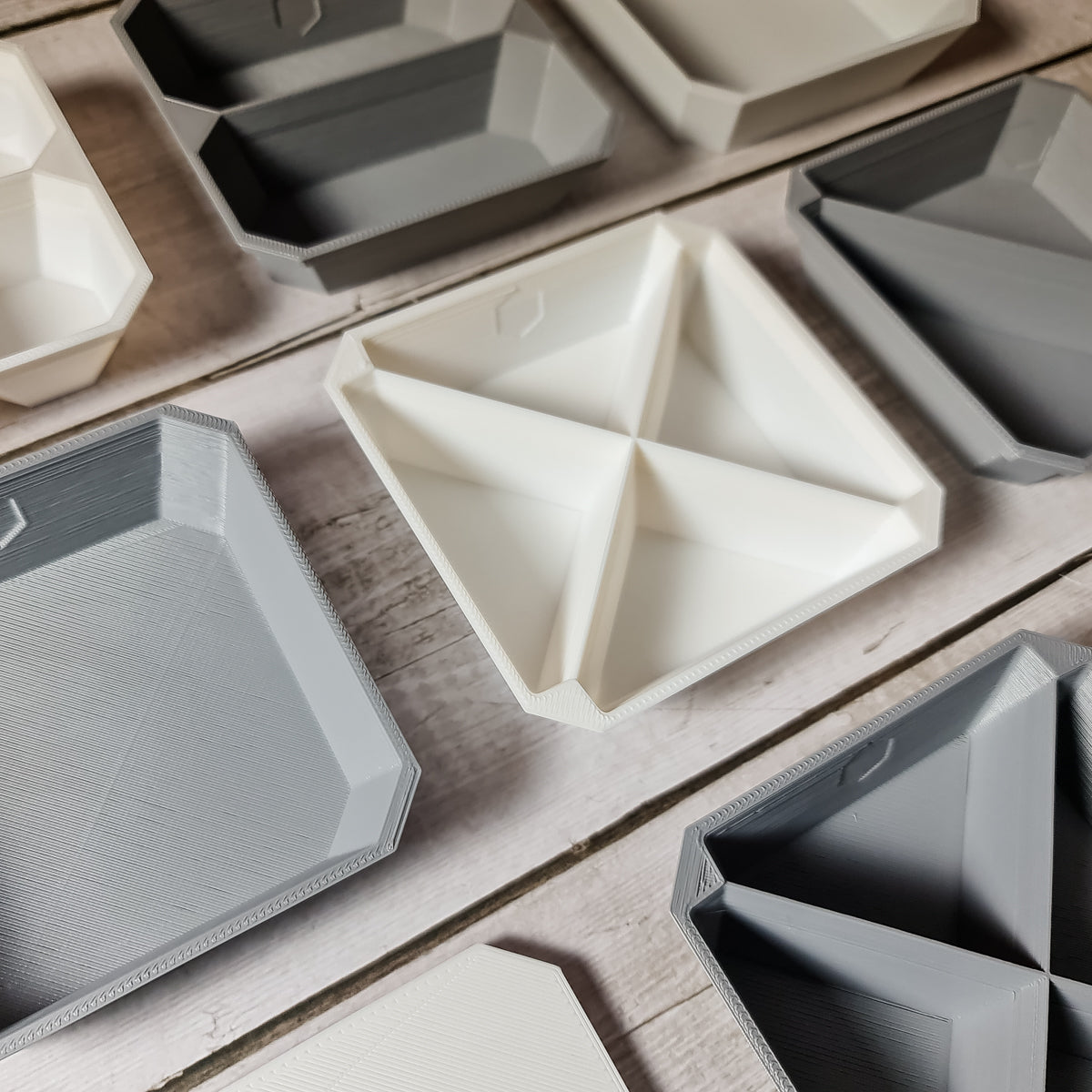 OCTA TRAY - 2 OCTAGONAL PARTITIONS