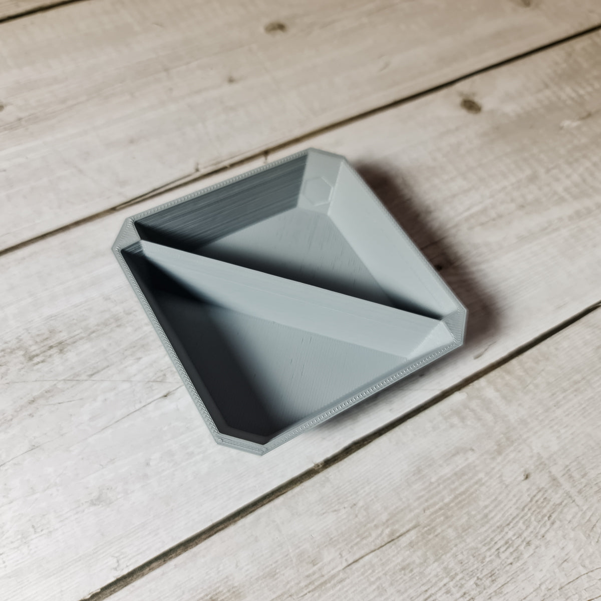 OCTA TRAY - 2 TRIANGULAR PARTITIONS