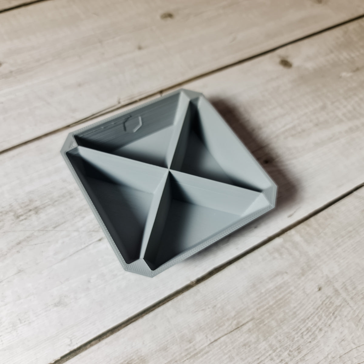 OCTA TRAY - 4 TRIANGULAR PARTITIONS